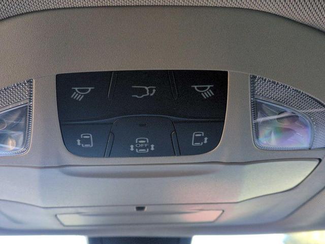 Photo of 2020 Bright White Clearcoat Chrysler Pacifica