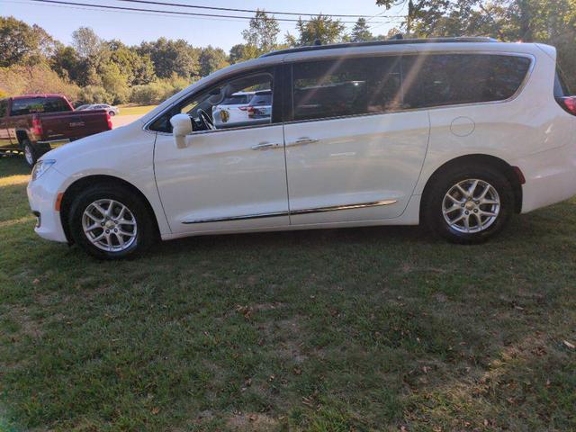 Photo of 2020 Bright White Clearcoat Chrysler Pacifica