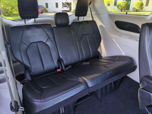Photo of 2020 Bright White Clearcoat Chrysler Pacifica