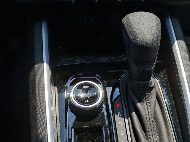 Photo of 2025 Summit White Chevrolet Colorado