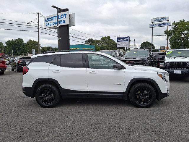 Photo of 2024 Summit White GMC Terrain