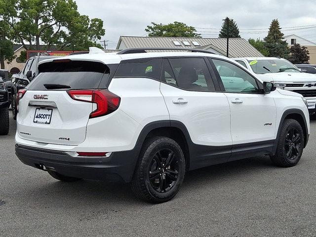 Photo of 2024 Summit White GMC Terrain