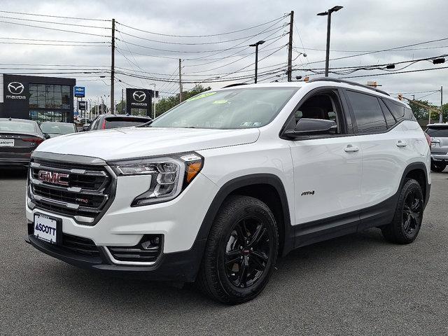 Photo of 2024 Summit White GMC Terrain