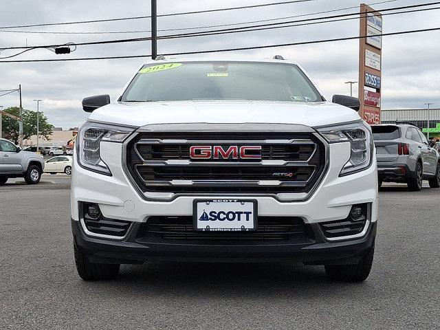 Photo of 2024 Summit White GMC Terrain