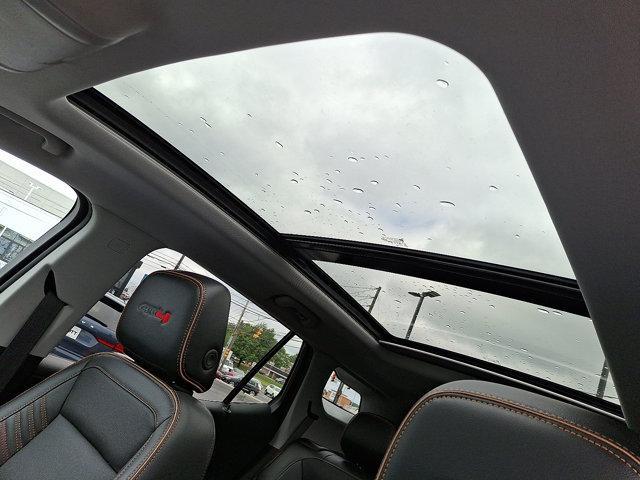 Photo of 2024 Summit White GMC Terrain