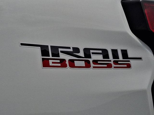 Photo of 2025 Summit White Chevrolet Colorado