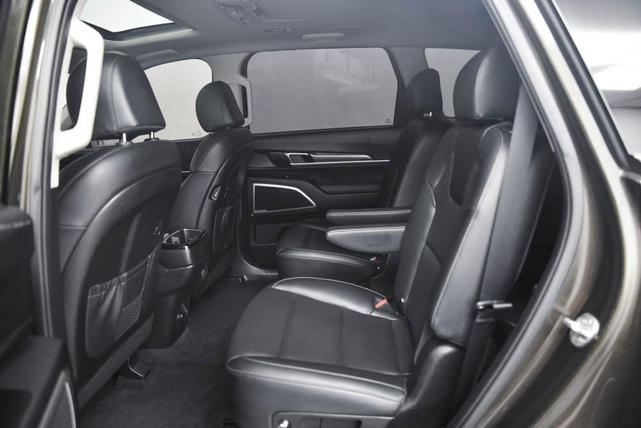 Photo of 2022 Dark Moss Kia Telluride