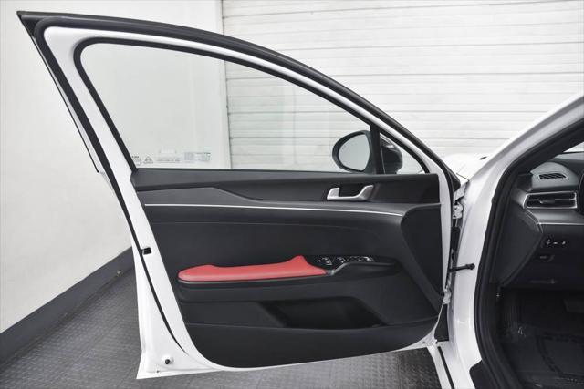 Photo of 2024 Glacial White Pearl Kia K5