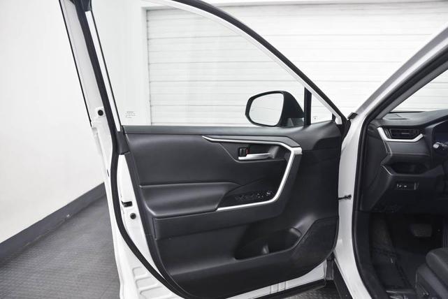 Photo of 2023 Ice Cap Toyota RAV4