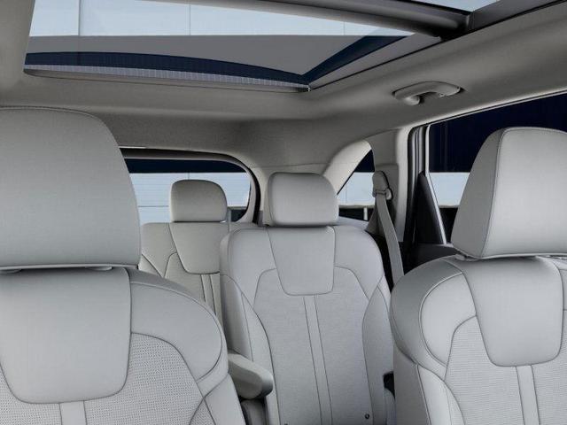 Photo of 2025 Glacial White Pearl Kia Sorento