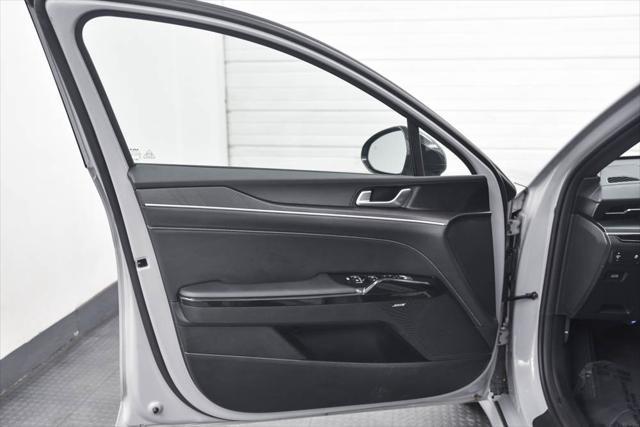 Photo of 2025 Wolf Gray Kia K5