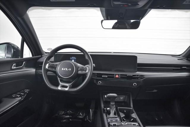 Photo of 2025 Wolf Gray Kia K5