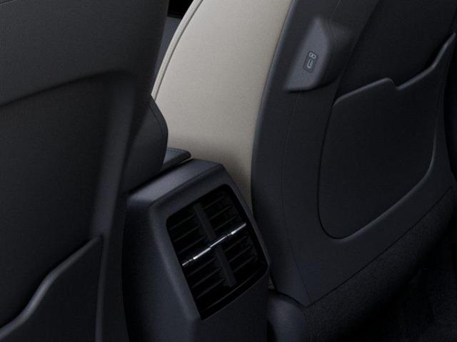 Photo of 2025 Snow White Pearl Kia Niro