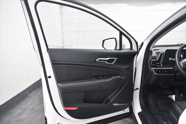 Photo of 2023 Glacial White Pearl Kia Sportage