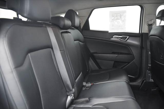 Photo of 2023 Glacial White Pearl Kia Sportage