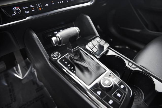 Photo of 2023 Glacial White Pearl Kia Sportage