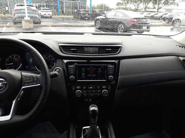 Photo of 2018 Gun Metallic Nissan Rogue
