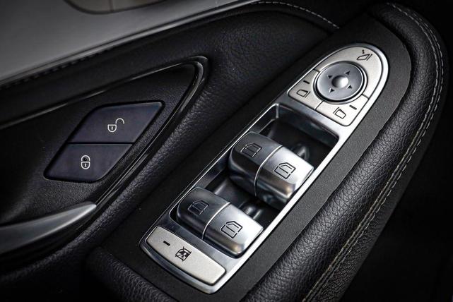 Photo of 2021 Polar White Mercedes-Benz AMG GLC 63