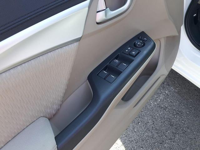 Photo of 2014 Taffeta White Honda Civic