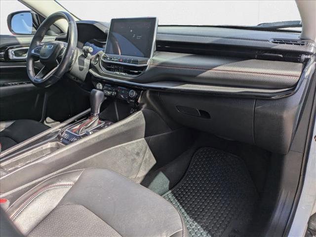 Photo of 2022 Bright White Clearcoat Jeep Compass