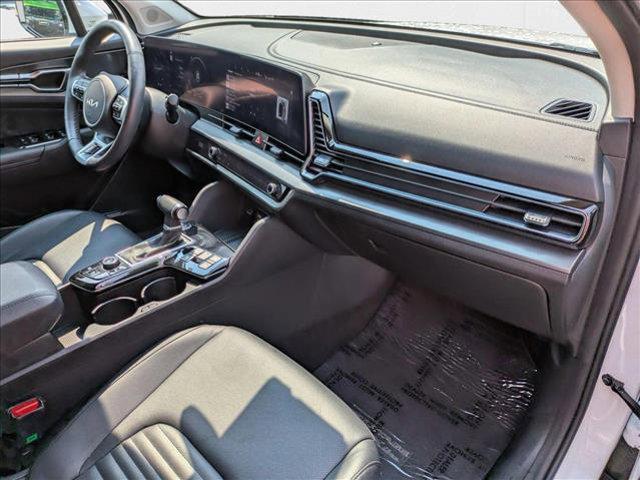 Photo of 2023 Glacial White Pearl Kia Sportage