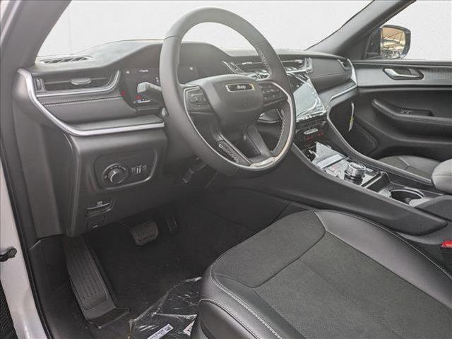 Photo of 2025 Silver Zynith Jeep Grand Cherokee L
