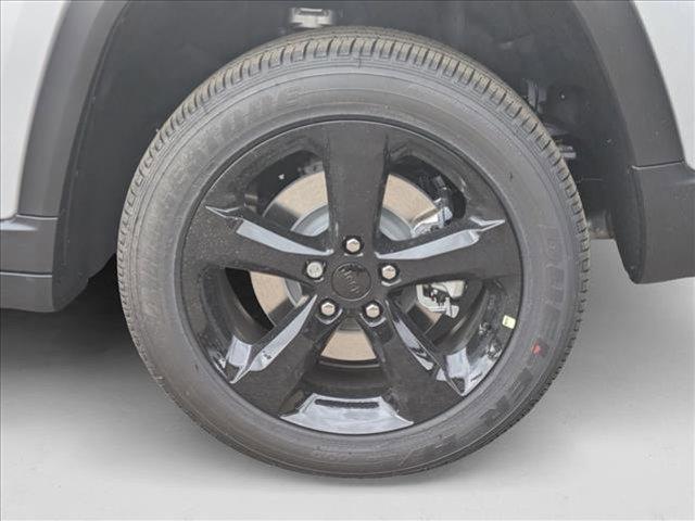 Photo of 2025 Silver Zynith Jeep Grand Cherokee L
