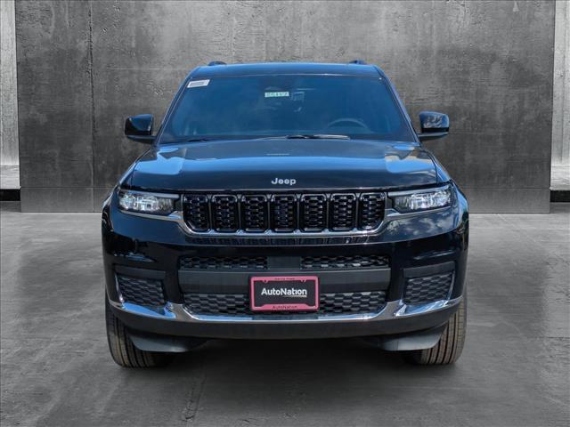 Photo of 2025 Diamond Black Crystal Pearlcoat Jeep Grand Cherokee L