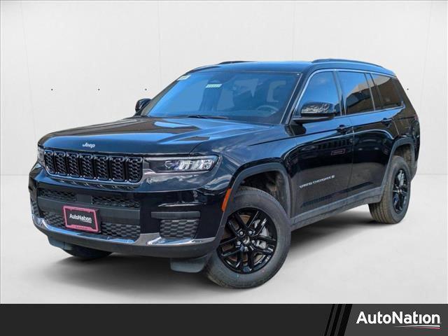 Photo of 2025 Diamond Black Crystal Pearlcoat Jeep Grand Cherokee L