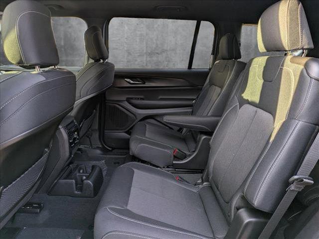 Photo of 2025 Diamond Black Crystal Pearlcoat Jeep Grand Cherokee L