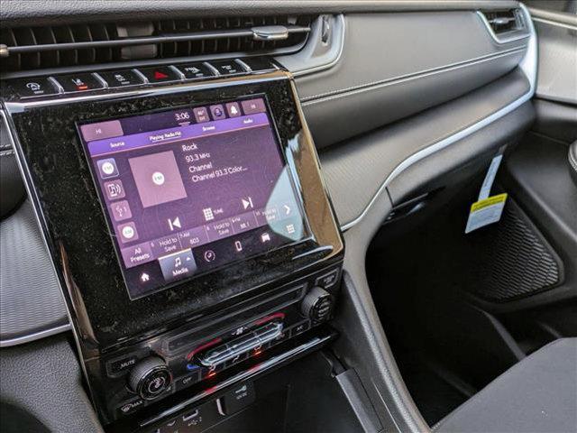 Photo of 2025 Diamond Black Crystal Pearlcoat Jeep Grand Cherokee L