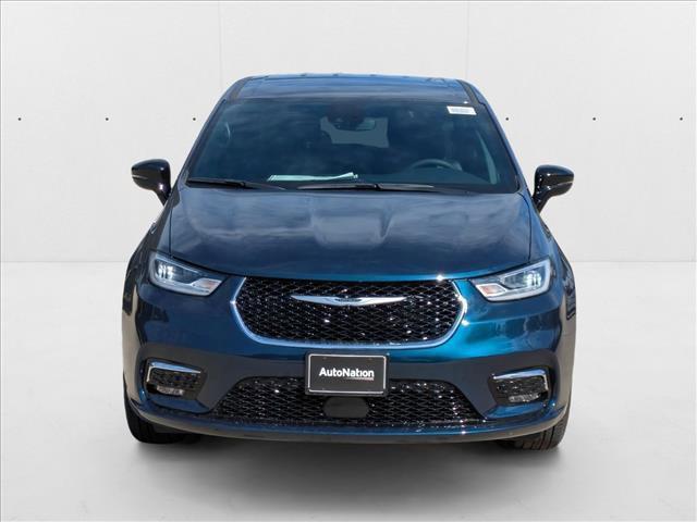Photo of 2025 Fathom Blue Pearlcoat Chrysler Pacifica