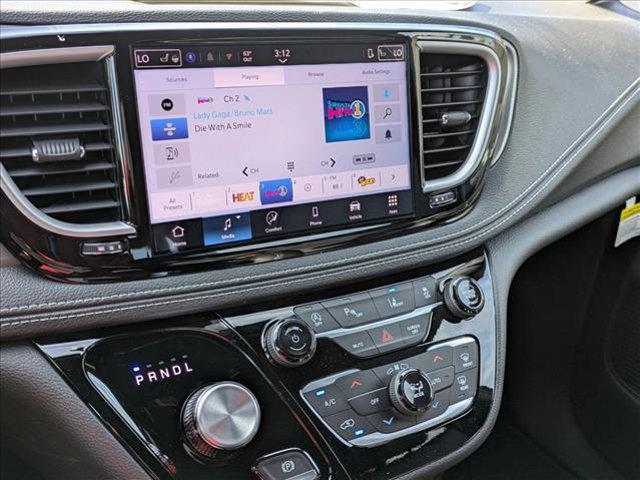 Photo of 2025 Fathom Blue Pearlcoat Chrysler Pacifica