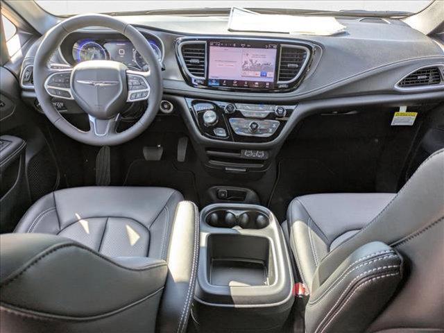 Photo of 2025 Fathom Blue Pearlcoat Chrysler Pacifica