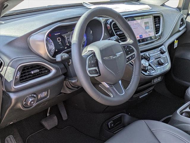 Photo of 2025 Fathom Blue Pearlcoat Chrysler Pacifica