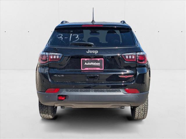Photo of 2025 Diamond Black Crystal Pearlcoat Jeep Compass