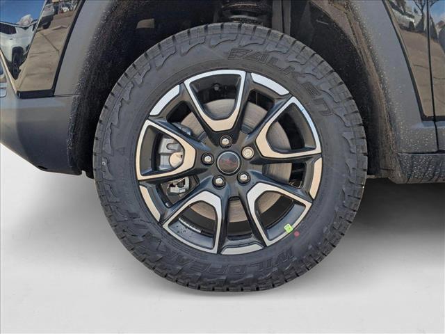 Photo of 2025 Diamond Black Crystal Pearlcoat Jeep Compass