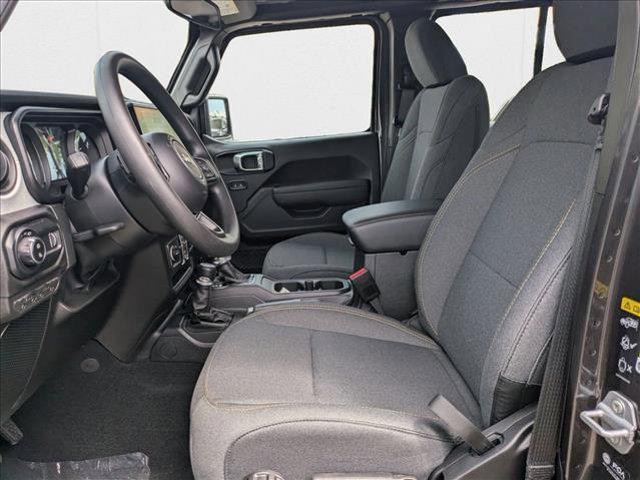 Photo of 2025 Granite Crystal Metallic Clearcoat Jeep Gladiator