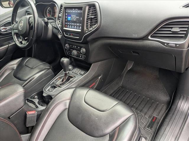 Photo of 2019 Granite Crystal Metallic Clearcoat Jeep Cherokee