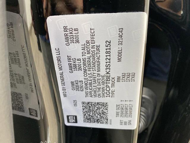 Photo of 2025 Black Chevrolet Colorado