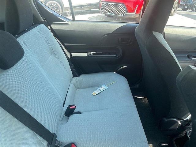Photo of 2016 Electric Lime Metallic Toyota Prius c