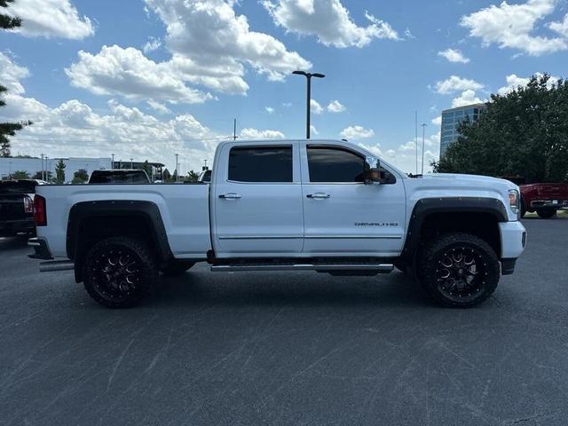 Photo of 2019 Summit White GMC Sierra 2500