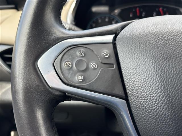 Photo of 2022 Silver Ice Metallic Chevrolet Traverse