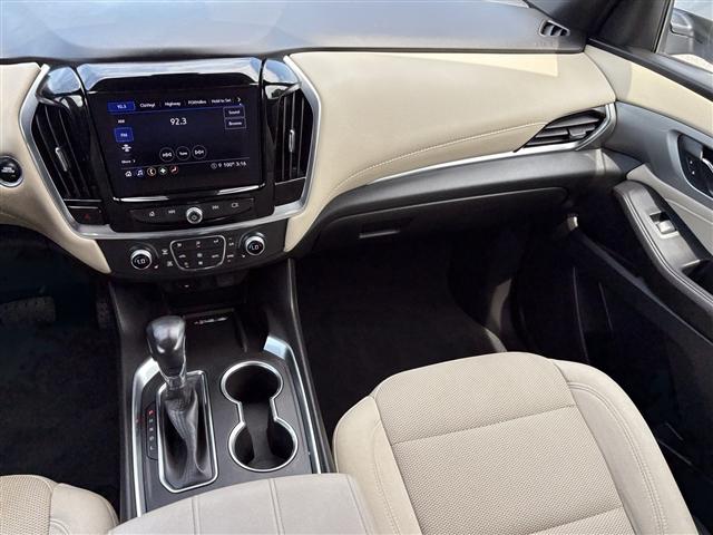 Photo of 2022 Silver Ice Metallic Chevrolet Traverse