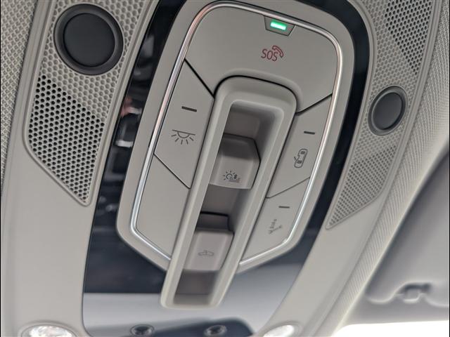 Photo of 2021 Florett Silver Metallic Audi Q5
