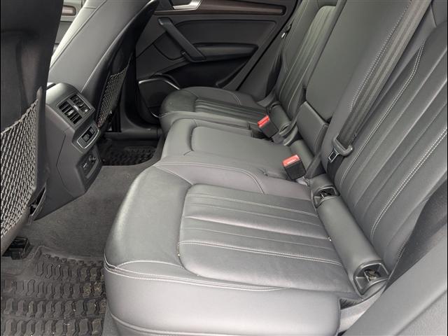 Photo of 2021 Florett Silver Metallic Audi Q5