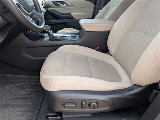Photo of 2023 Northsky Blue Metallic Chevrolet Traverse