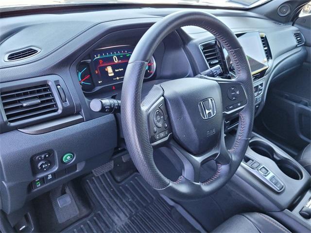 Photo of 2022 Black Honda Pilot