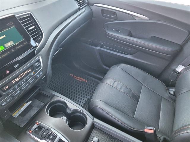 Photo of 2022 Black Honda Pilot