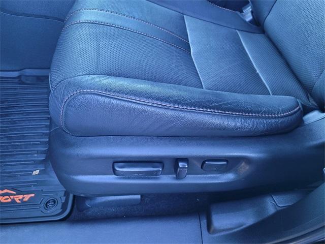 Photo of 2022 Black Honda Pilot